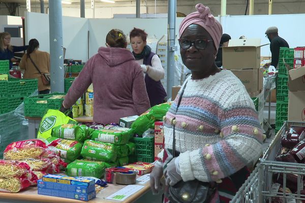 Les bénévoles assurent leur service aux Restos du coeur de Mulhouse