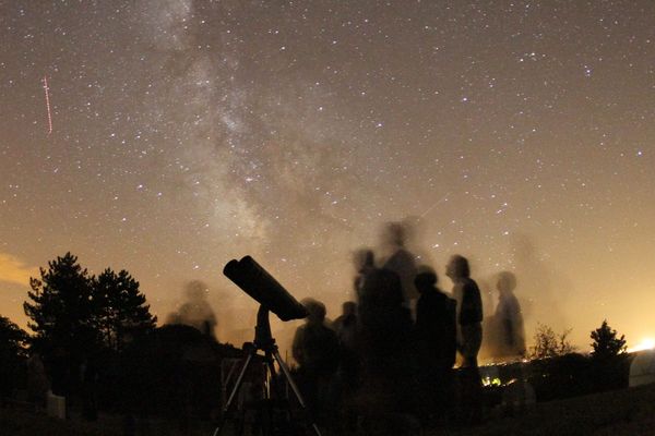 Observation des étoiles, des planètes et de la voie lactée à la ferme aux étoiles