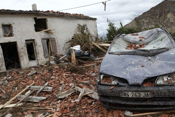 Une maison complètement détruite dans la petite commune de Sonnac (17)