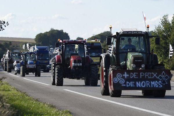 Le convoi des agriculteurs bretons dans l'Eure sur l'A13