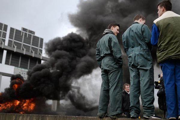 Les agriculteurs promettent un "mercredi noir" sur les routes de l'ouest