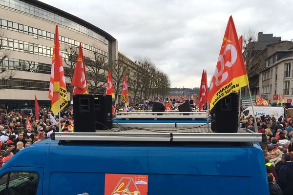 Important rassemblement ce matin cours Clmenceau à Rouen