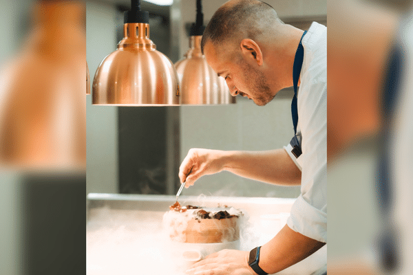 Alan Taudon et son restaurant L'orangerie décorés d'une deuxième étoile par le guide Michelin.