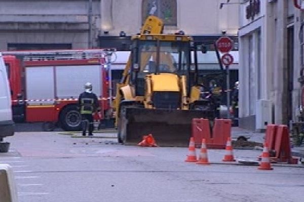 Les pompiers bloquent la rue des Feuillants suite à une fuite de gaz