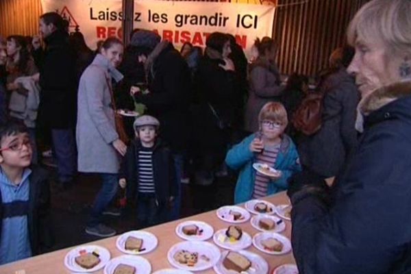 450 personnes ont partagé ce 4ème goûter de Noël du réseau Education Sans Frontières. 