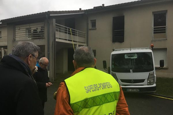 Un feu s'est déclaré dans la chambre de cet appartement situé au Pont de l'Arn (Tarn).