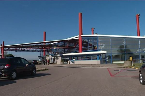 Les vols Rouen-Lyon partaient à l'origine de l'aéroport de Rouen Vallée de Seine situé à Boos. 