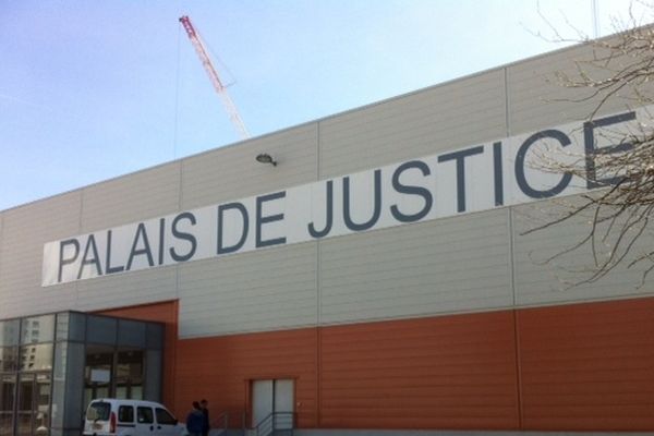 La structure transformée en Palais de Justice dans le parc des expositions à Marseille