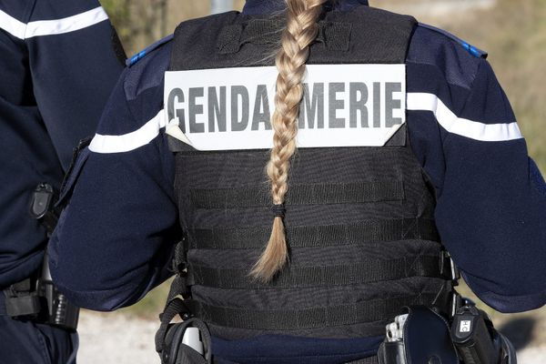 La gendarmerie a mené une enquête de voisinage pour tenter d'éclaircir les circonstances du drame. Illustration.