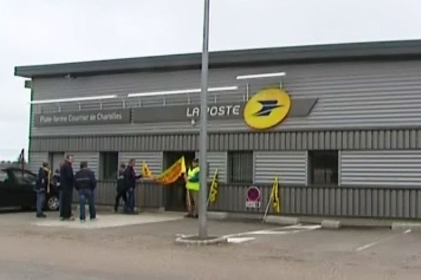 La plateforme courrier de Charolles a entamé une grève illimitée depuis le 22 septembre.