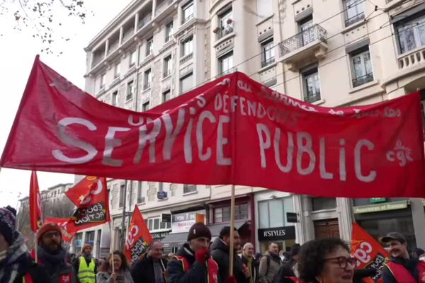 Plusieurs milliers de personnes ont pris le départ de la manifestation place Jean Macé à Lyon