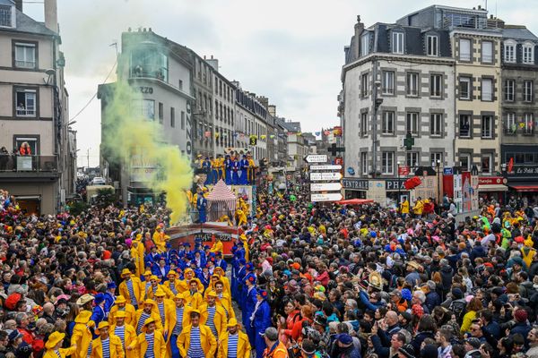 Des milliers de personnes se sont pressés à Granville pour le retour de la grande cavalcade, ce dimanche 19 février.