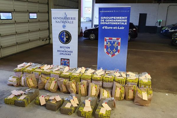 558 kg de résine de cannabis ont été saisis pour une valeur marchande de 4,5 millions d'euros.