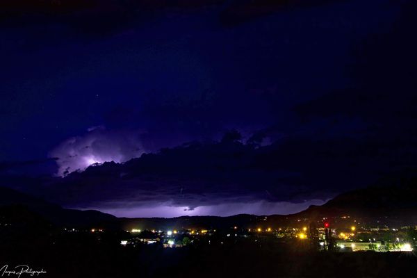 Orages à Gap, la caserne des pompiers à droite de cette photo.