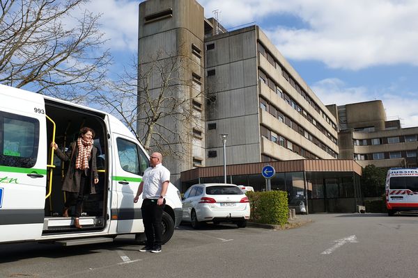 Le service proxitan fonctionne de 5h00 à 22 heures. é(à chauffeurs de la Semitan se sont portés volontaires.