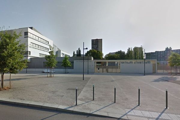 Le collège Diderot se situe dans le quartier Planoise, à Besançon.