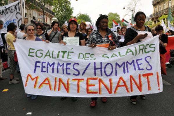 Les Glorieuses proposent une pétition pour lutter contre les écarts de salaire.