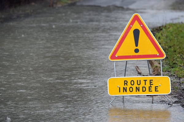 Route inondée illustration