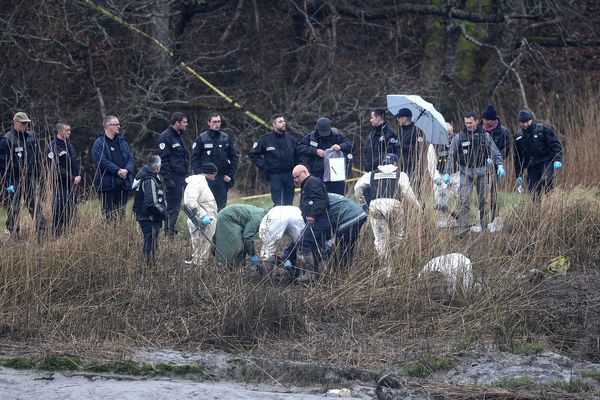 Les enquêteurs continuent, en parallèle, les recherches des corps