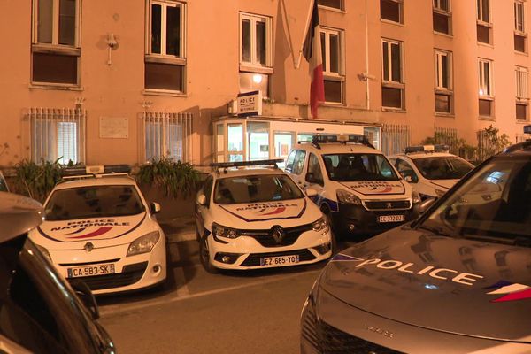 Le joueur du FC Sochaux a passé la nuit de samedi au commissariat d'Ajaccio. Placé en garde à vue, il a été libéré ce dimanche après-midi.