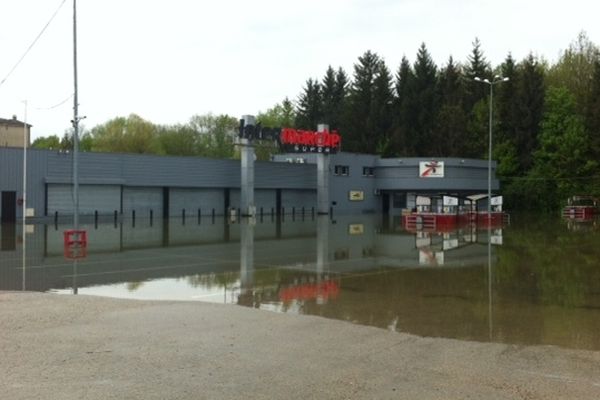 Inondation Bar-Sur-Seine (hypermarché "Inter-Marché")