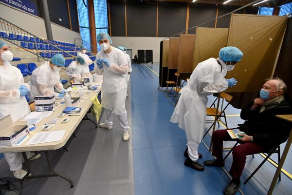 Dans l'Orne, le Covid-19 continue de circuler activement, notamment chez les personnes âgées de plus de 65 ans. 