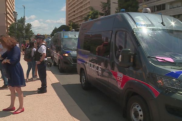 Nîmes - les renforts de CRS sont arrivés dans le quartier Pissevin - 7 juin 2023.