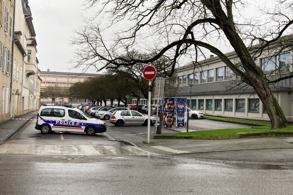 Ce vendredi matin le lycée Cormontaigne est évacué après une alerte à la bombe