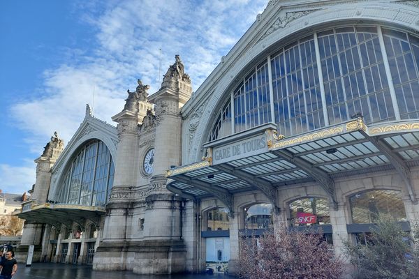 L'homme a été arrêté en gare de Tours à 20h, alors qu'il descendait d'un train.