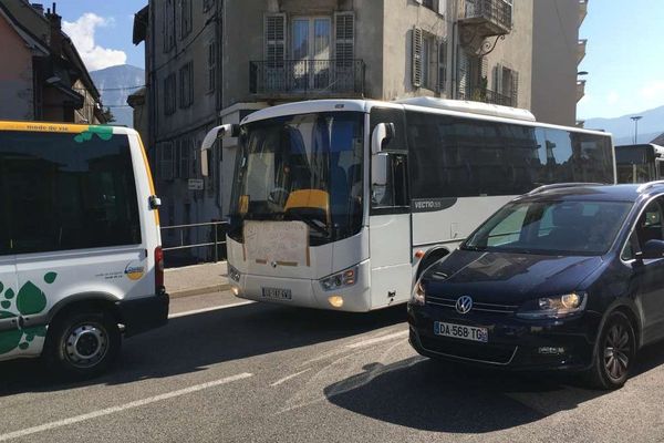 A partir du 1er janvier 2019, le Grand Chambéry va changer d'exploitant pour les transports publics. Kéolis prendra la place de Transdev. Ce qui inquiète des salariés des entreprises sous-traitantes du délégataire historique.