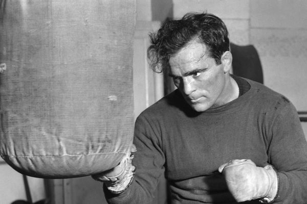 Le boxeur français Marcel Cerdan à l'entrainement, en 1946, trois ans avant sa mort tragique.