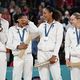 Les basketteuses normandes Dominique Malonga (à gauche) et Marine Johannes (à droite) ont décroché la médaille d'argent aux Jeux Olympiques de Paris.