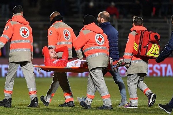 Nîmes - Clément Depres blessé au genou lors du match contre Angers - 23 janvier 2019.