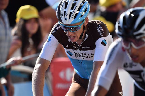 Face à la toute-puissance de l'équipe Sky, l’Auvergnat Romain Bardet a expliqué, lundi 23 juillet, qu'il devait "calculer" ses efforts s'il voulait renverser la situation dans les Pyrénées et garder ses ambitions dans la dernière semaine du Tour de France. 