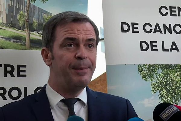 Olivier Véran, le ministre de la Santé, lors des annonces pour les hôpitaux et Ehpad des Pays de la Loire