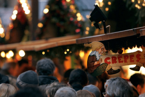 Cette année, la déambulation dans les marchés de Noel sera uniquement virtuelle à Lyon. Grâce à l'association "le Refuge" elle sera aussi solidaire