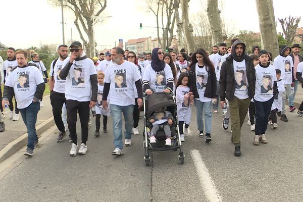 Le 26 mars 2022, une marche blanche avait rassemblé 250 personnes à Perpignan autour des parents de Yanis.