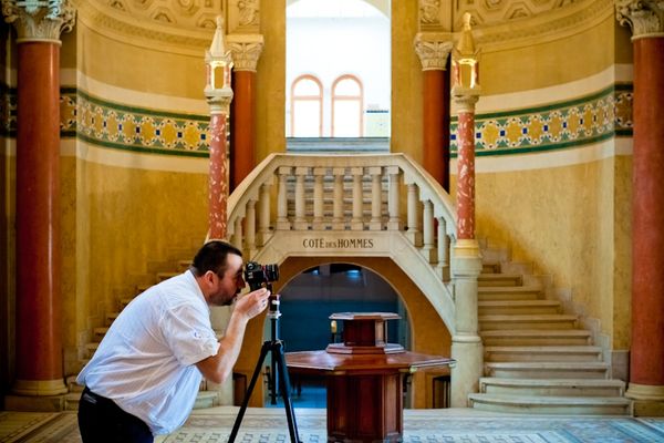 Depuis le printemps 2012, le photographe clermontois Jean-Michel Gueugnot est l'oeil de Google sur la région Auvergne. Il est chargé par la firme californienne de réaliser dans la région les visites virtuelles pour les professionnels qui le souhaitent.