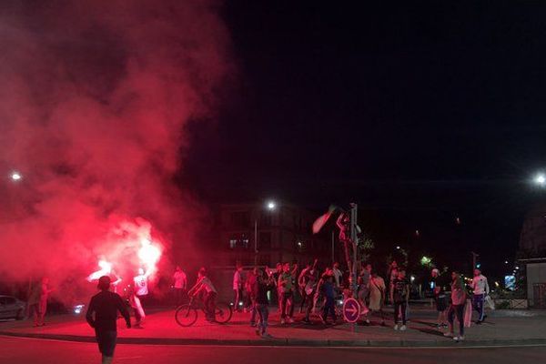 Les supporters algériens ont fêté la victoire de leur équipe en CAN à Rouen vendredi 19 juilet 2019.