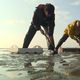 Une équipe du Groupe d'étude des milieux estuariens et littoraux sur une plage du Crotoy (Somme) lundi 23 septembre 2024 pour déterminer l'ampleur des conséquences de l'été meurtrier sur la population de coques.