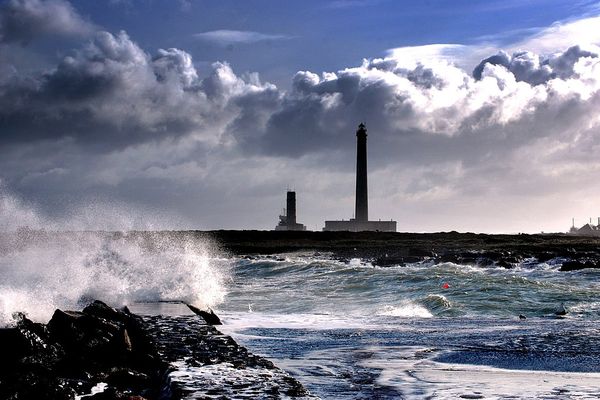 Des conditions très agitées à prévoir sur le phare de Gatteville (50), LUNDI et MARDI.