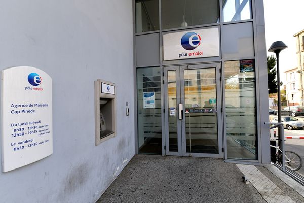 La moitié des allocataires en phase expérimentale ont été pris en charge après six mois de mise en place du RSA sous condition à Marseille dans les Bouches-du-Rhône