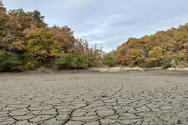 Le lit de la Creuse asséché