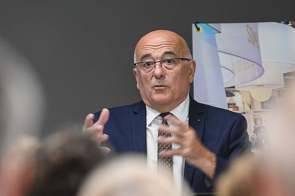 Le président du conseil départemental de la Haute-Savoie, Christian Monteil, lors du 50e anniversaire de l'entreprise Somfy à Cluses.