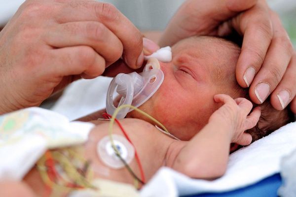 Un bébé né prématurément au Centre hospitalier de Lens. Photo d'illustration.