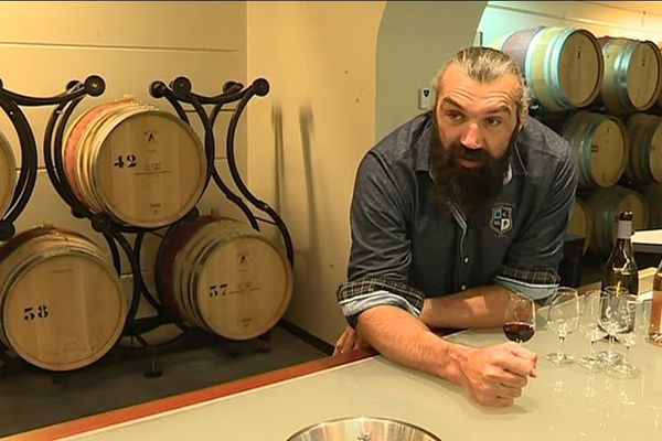 Homme d'affaires avisé, Sébastien Chabal se lance dans la production de vin à Pujaut, dans le Gard.