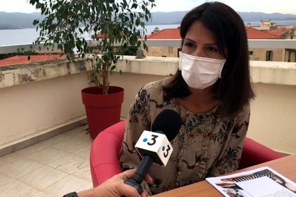 Si la rentrée des classes s'est bien passée en Corse, l'épidémie de coronavirus inquiète toujours en Corse. 