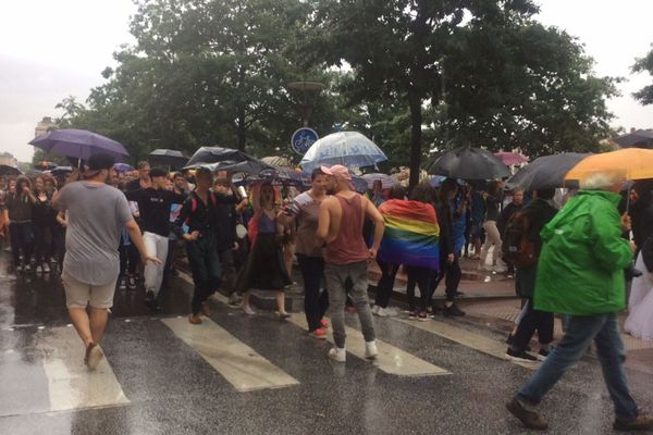 L'orage perturbe la manifestation