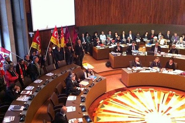 Les syndicalistes dans l'hémicycle du Conseil général, jeudi 21 novembre 2013