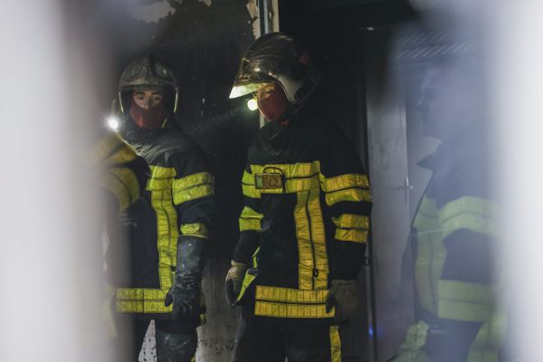 Le sinistre situé à Blagnac (Haute-Garonne) dans une habitation située au milieu des champs a nécessité l'intervention de 22 sapeurs-pompiers pour éviter la propagation des flammes.